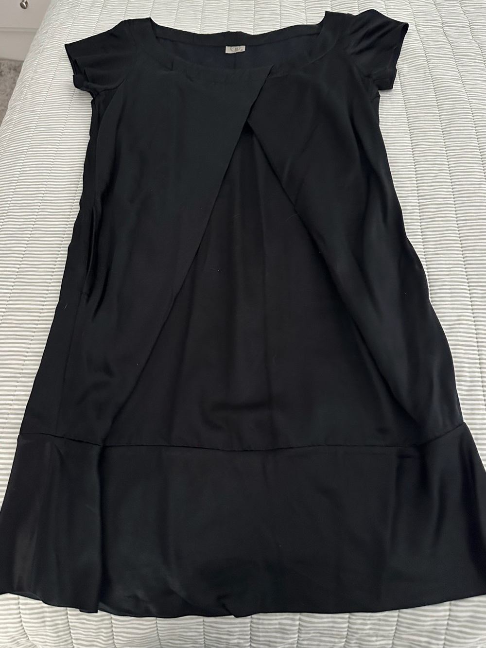 Classic Black Cap-Sleeve Shift Dress - Elegant-  FIT silk details size 8